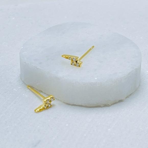 Tiny thunder bolt stu earrings, 925 sterling earrings, Small lightening stud - Picture 5 of 5
